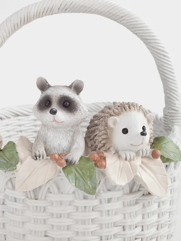 Ваза декоративная, 20х21 см, с ручкой, полирезин, белая, Енот и еж на корзине, Slight frost, image-1