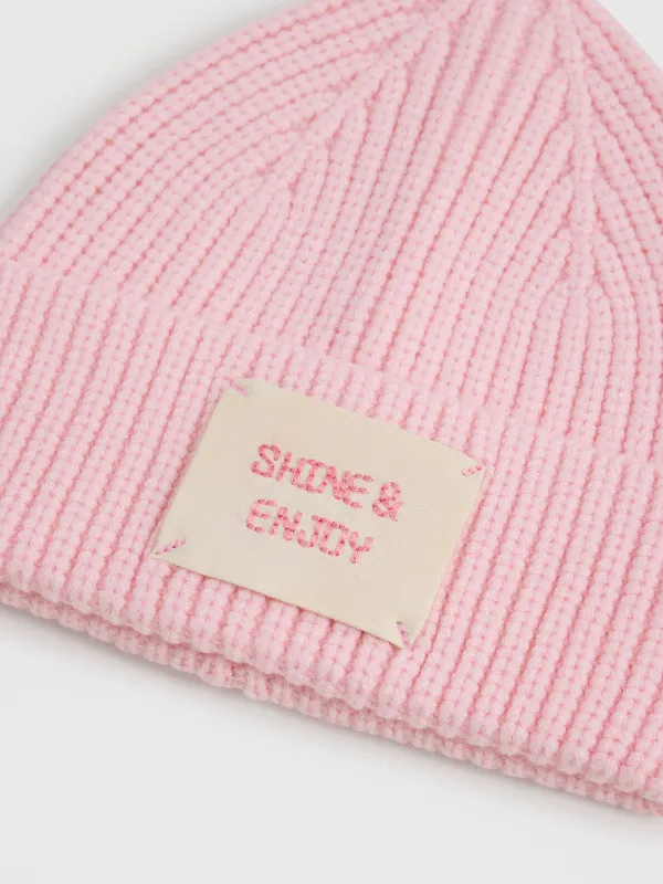 Шапка вязаная с акцентным патчем и вышивкой Knitting, image-1