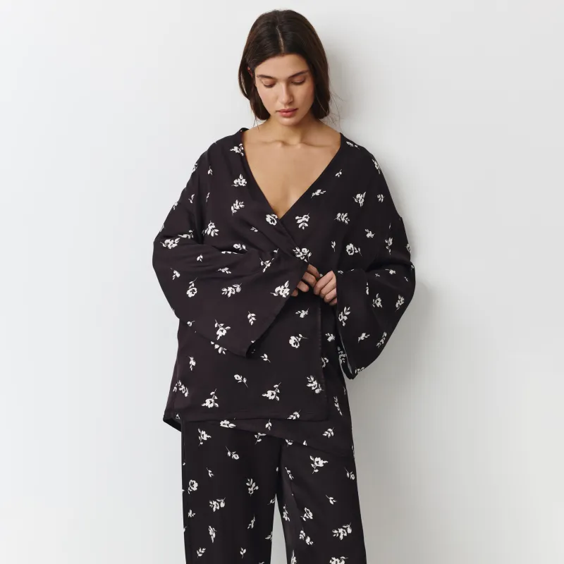 Кимоно женское, домашнее, р. L, вискоза, черно-белое, Цветы, Leyra