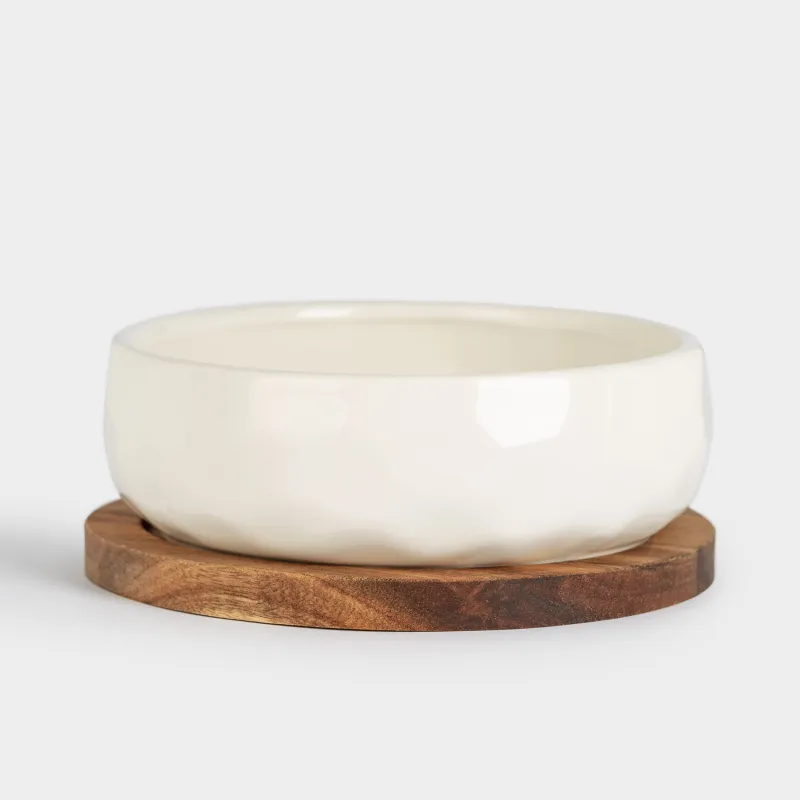 Салатник, 18х6 см, 890 мл, на подставке, керамика/дерево, молочный, Мятый эффект, Crumple kitchen