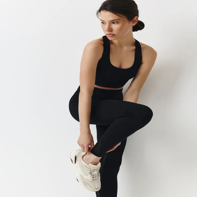 Топ женский, спортивный, р. XS, с чашечками, нейлон/эластан/спандекс, черный, Cinthia, image-0