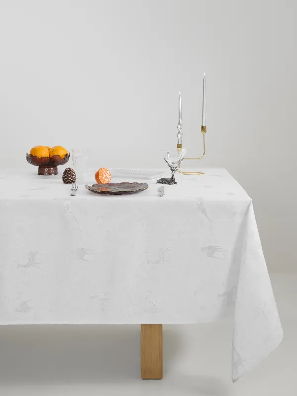 Скатерть, 170х250 см, из жаккарда, Олени и хвойные ветви, Gallant deer, image-0