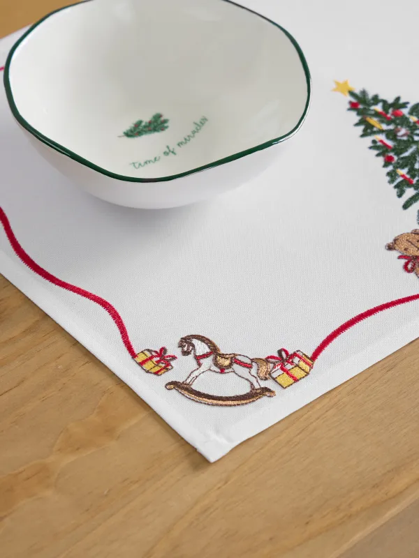 Салфетка под приборы, 30х45 см, полиэстер, прямоугольная, белая, Елка и лошадки, Holiday horse, image-3