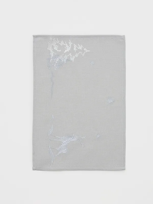 Салфетка под приборы, 30х45 см, полиэстер, прямоугольная, светло-серая, Олень и ели, Forest fawn, image-0