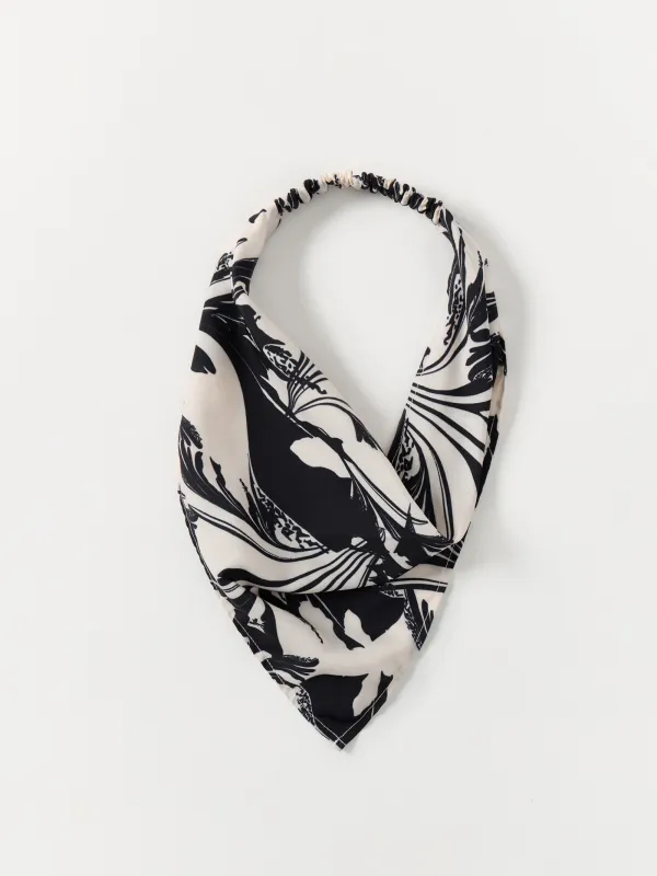 Бандана, 30 см, на резинке, полиэстер, молочная, Цветы, Kerchief, image-0