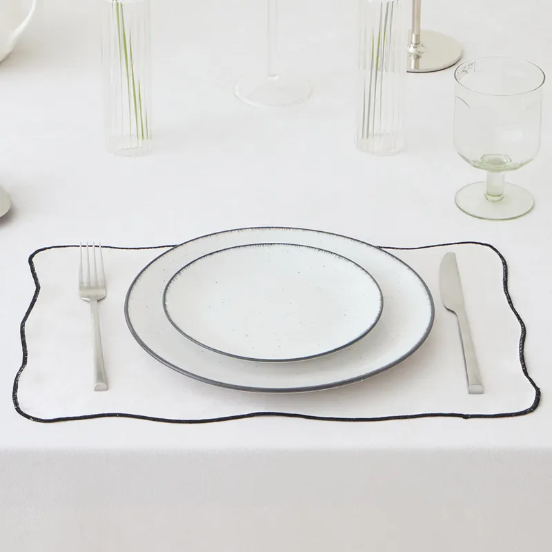 Салфетка под приборы, 30х45 см, бархат, фигурная, молочная, Черный кант, Velvet framed