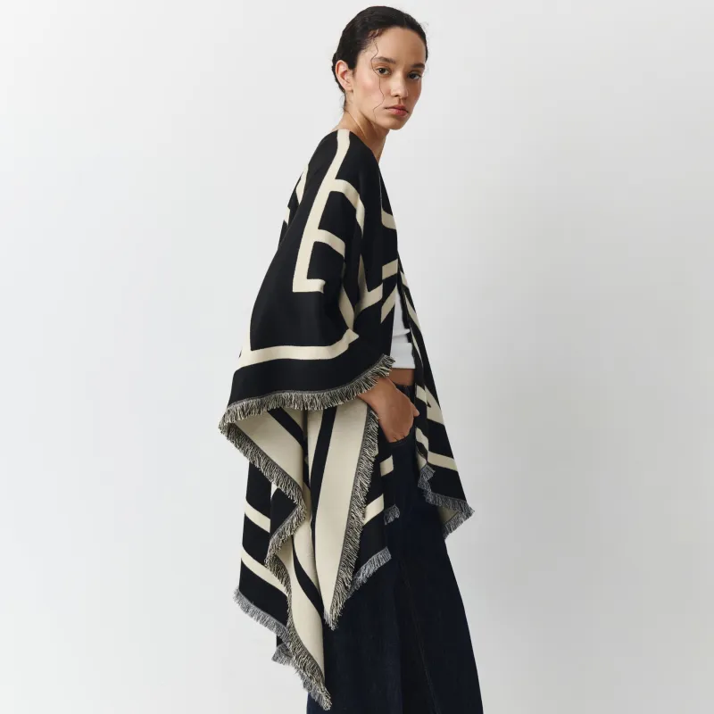 Пончо с бахромой, двустороннее, молочно-черное, Poncho