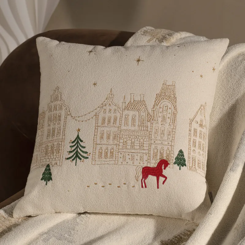 Подушка декоративная, 45х45 см, букле, молочная, Лошадь, Boucle