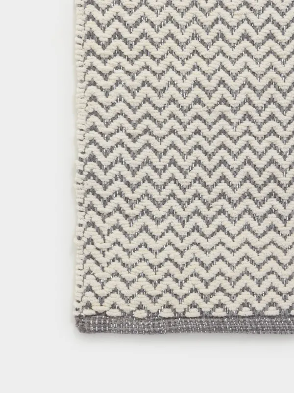 Коврик, 50х80 см, хлопок, бело-серый, Зигзаги с люрексом, Shiny threads, image-1