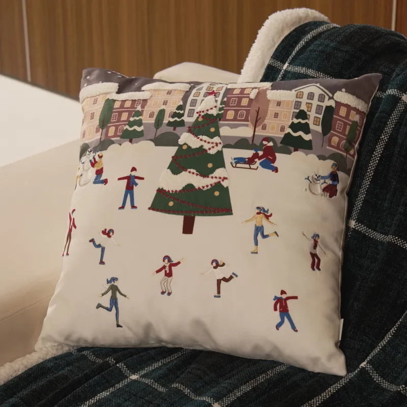 Подушка декоративная, 45х45 см, вельвет, молочно-серая, Зимние забавы, Ice skating