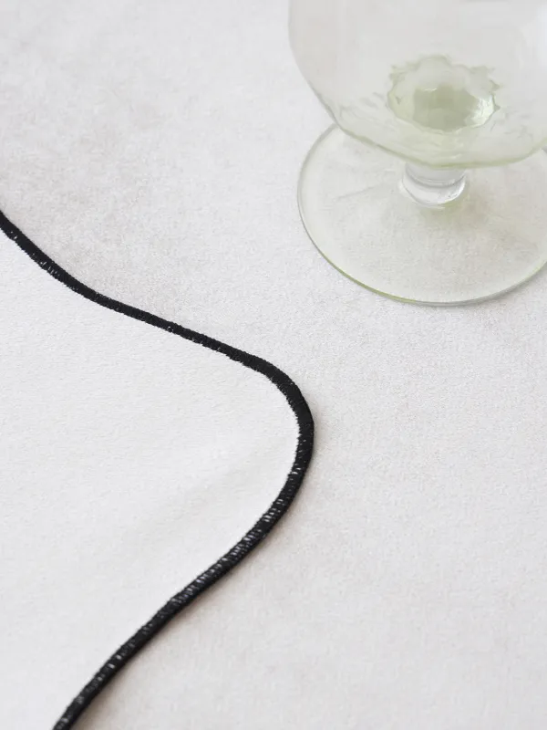 Салфетка под приборы, 30х45 см, бархат, фигурная, молочная, Черный кант, Velvet framed, image-3