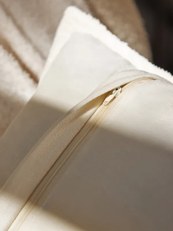 Подушка декоративная, 45х45 см, букле/вельвет, молочная, Boucle, image-4