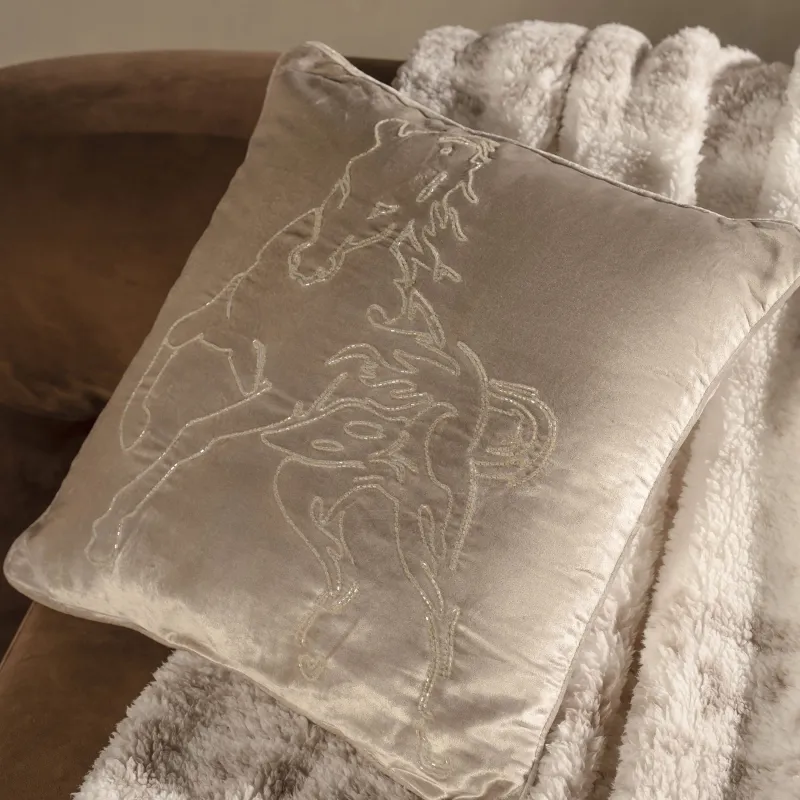 Подушка декоративная, 50х50 см, вельвет/бисер, молочная, Лошадь, Horse