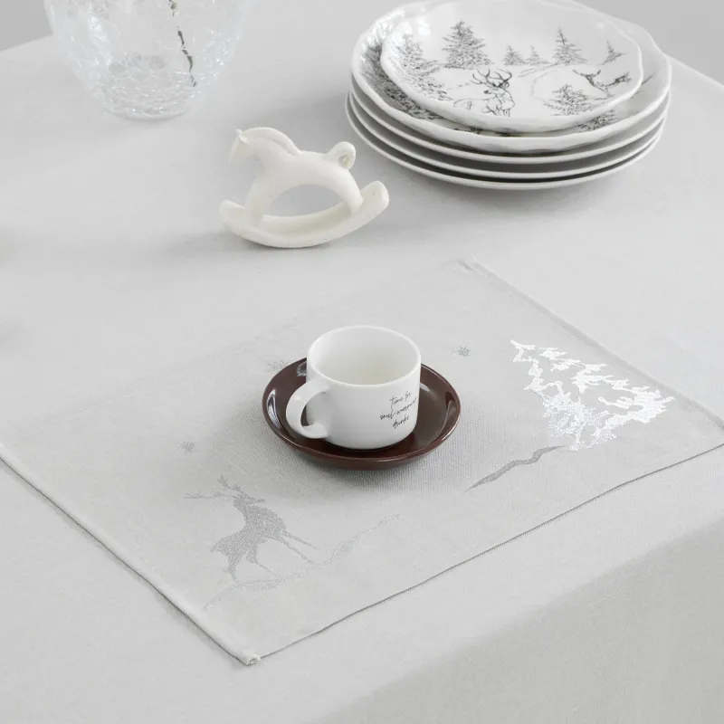 Салфетка под приборы, 30х45 см, полиэстер, прямоугольная, светло-серая, Олень и ели, Forest fawn