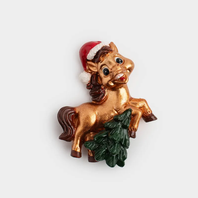 Магнит, 7 см, полирезин, коричневая, Лошадка с елкой, Horse christmas