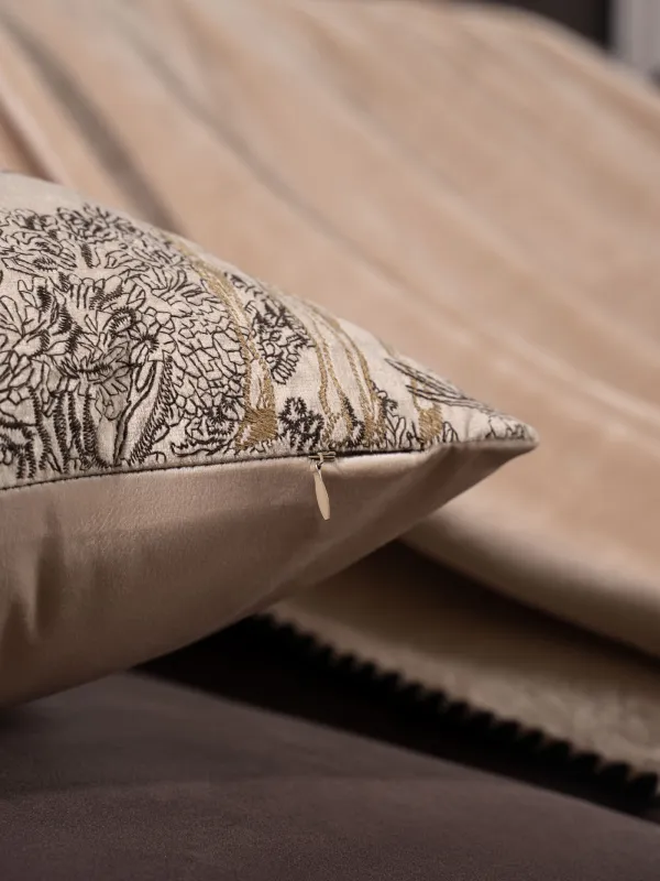 Подушка декоративная, 45х45 см, вельвет, песочная, Жирафы, Tropical oasis, image-4