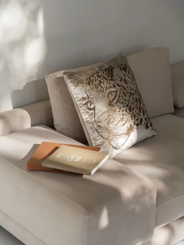 Подушка декоративная, 50х50 см, вельвет, бежевая, Ягуар, Panther, image-5