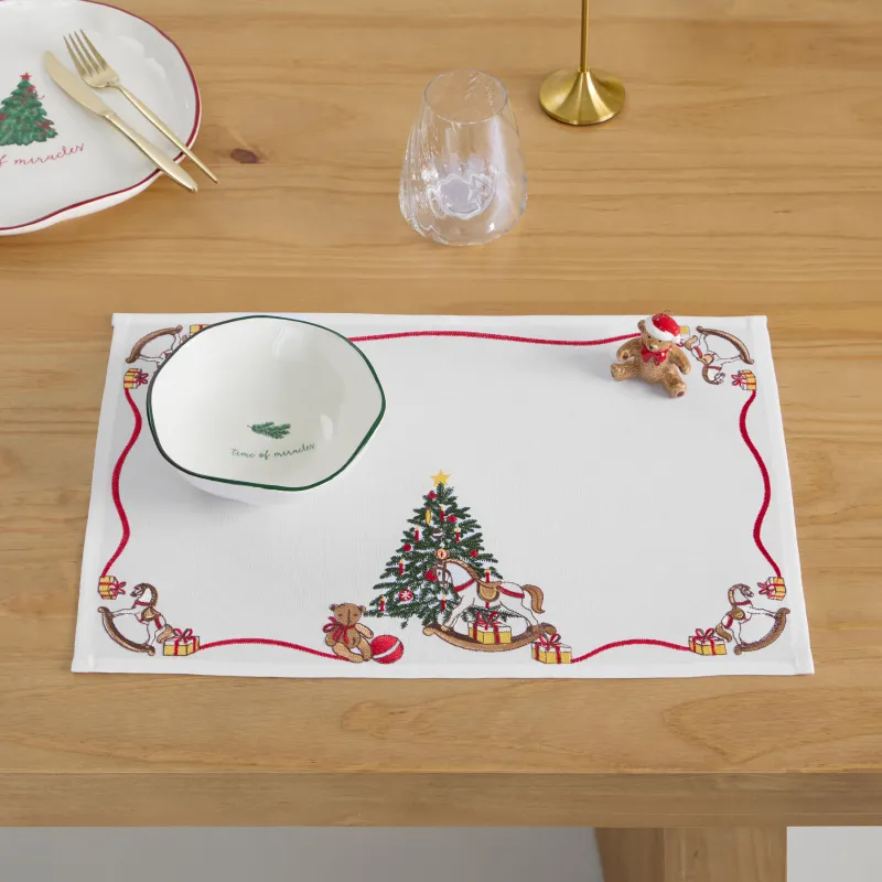 Салфетка под приборы, 30х45 см, полиэстер, прямоугольная, белая, Елка и лошадки, Holiday horse