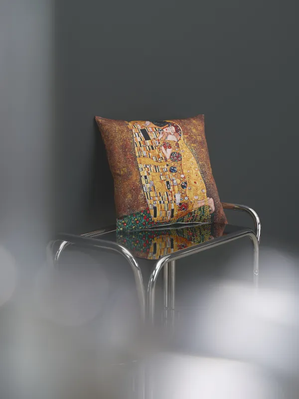 Подушка декоративная, 45х45 см, Поцелуй, Климт, Art поцелуй, image-1