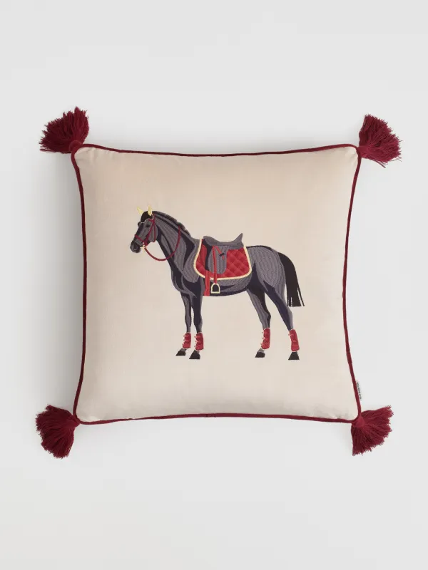 Подушка декоративная, 45х45 см, с кисточками, вельвет, бордово-молочная, Конь, Warhorse, image-0