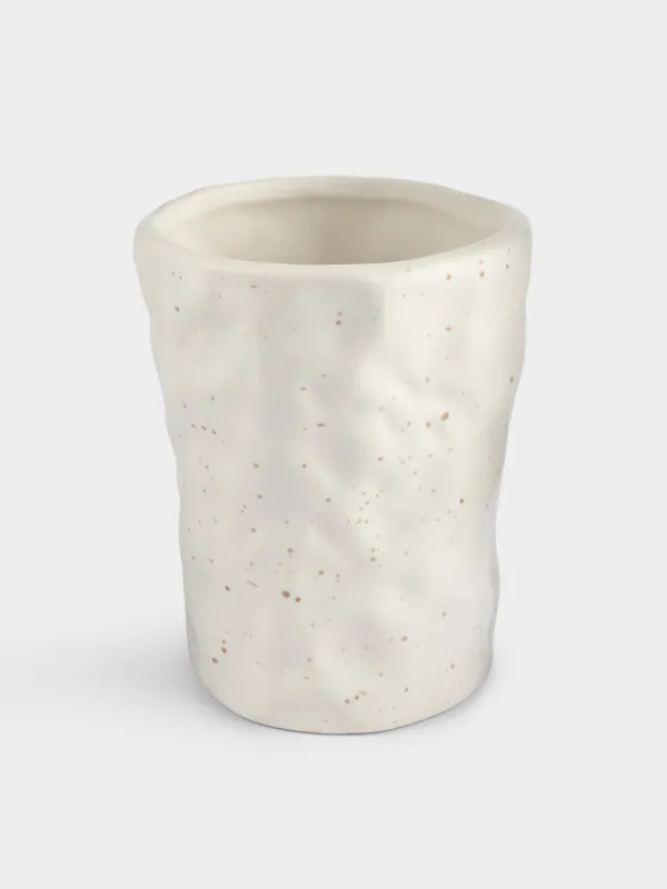 Подставка для косметических кистей, 12 cм, керамика D, молочная, в крапинку, Crumple speckled, image-0