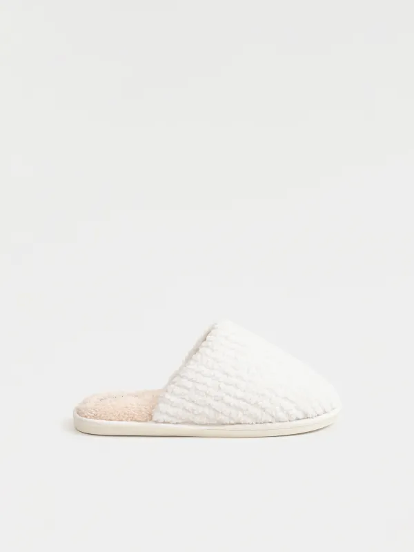 Тапочки домашние, Plush font, image-0