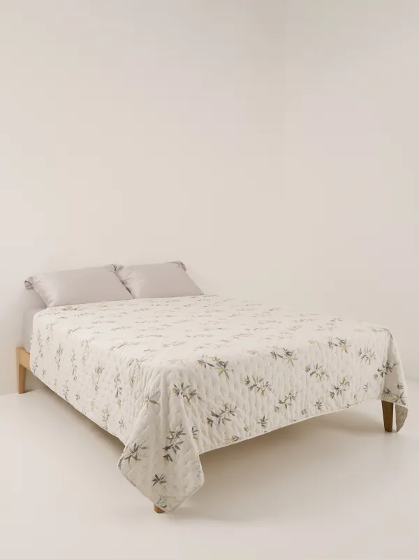 Покрывало, 220х240 см, стеганое, двустороннее, микрофибра, песочно-зеленое, Цветы, Stitch, image-1