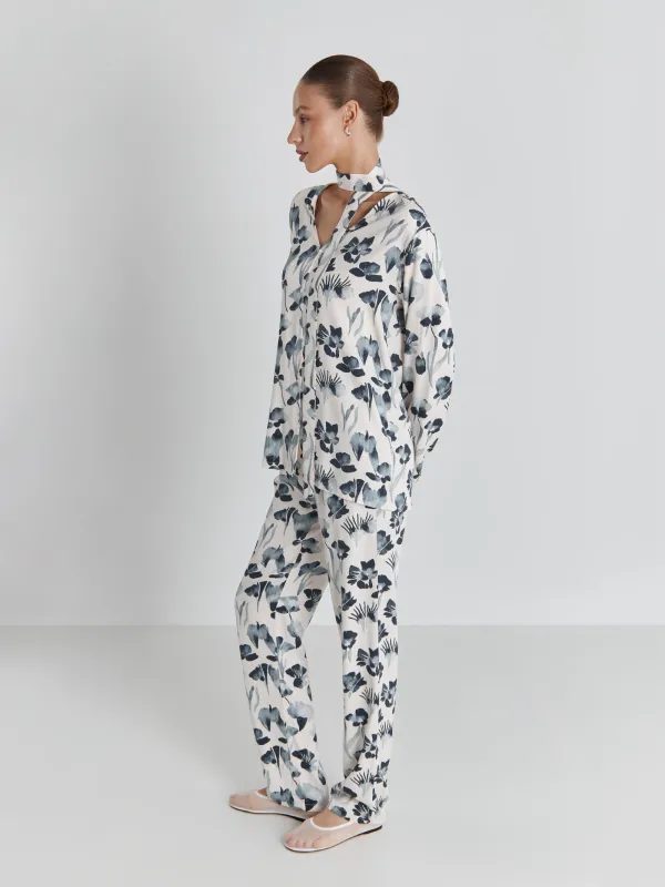 Рубашка женская, с длинным рукавом, вискоза, молочная, Синие цветы, Telia, image-2