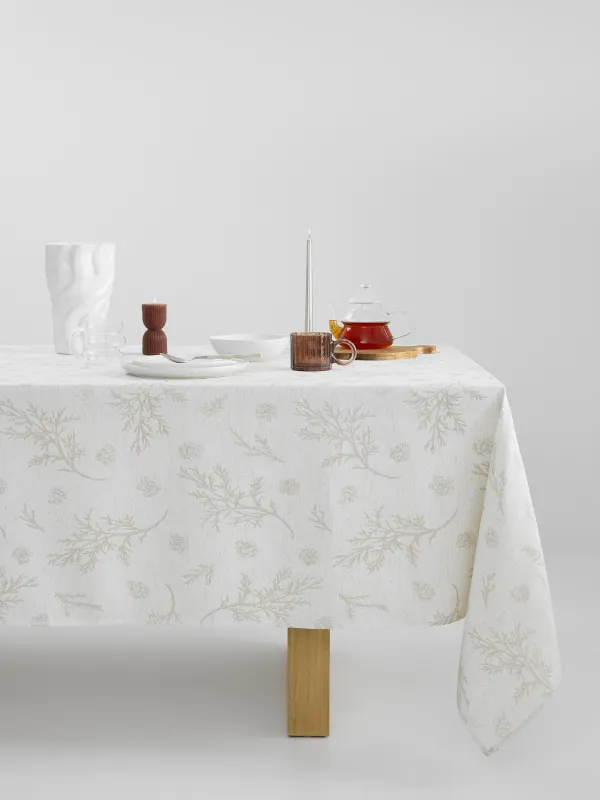 Скатерть, 170х250 см, жаккард, полиэстер, бежевая, Ветви и шишки, Conifer branches, image-0