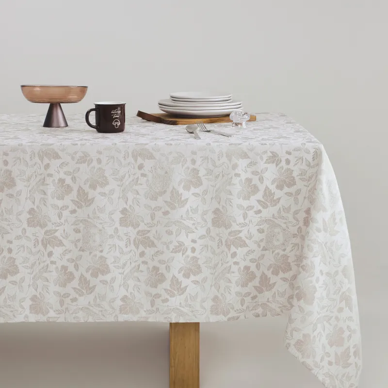 Скатерть, 170х250 см, жаккард, полиэстер, бежевая, Ежи в листьях, Hedgehogs in leaves