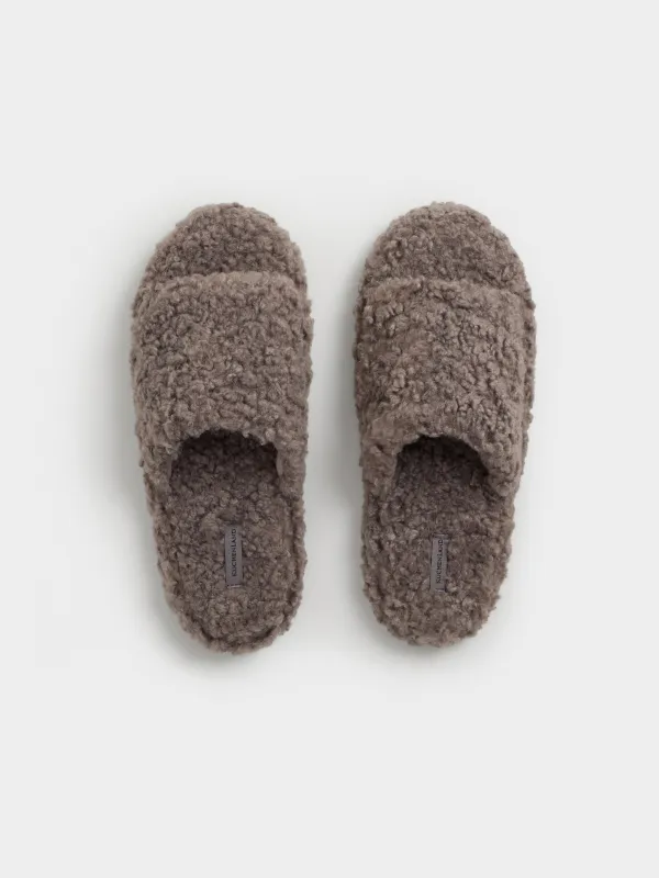 Тапочки открытые из кудрявого экомеха, Comfy plush, image-1