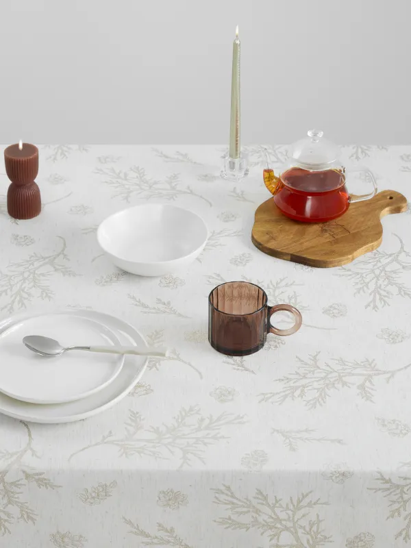 Скатерть, 170х250 см, жаккард, полиэстер, бежевая, Ветви и шишки, Conifer branches, image-1