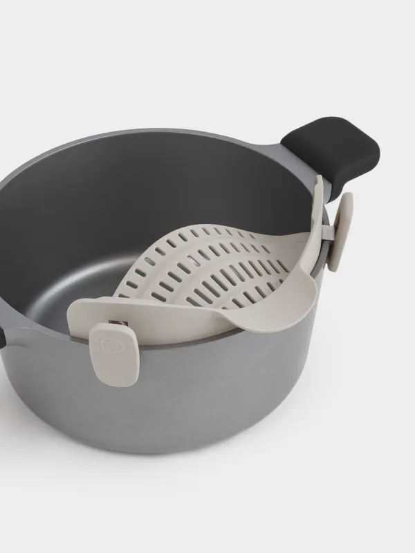Дуршлаг-насадка на кастрюлю, 23 см, на зажимах, силикон, серо-коричневый, Soft kitchen, image-6