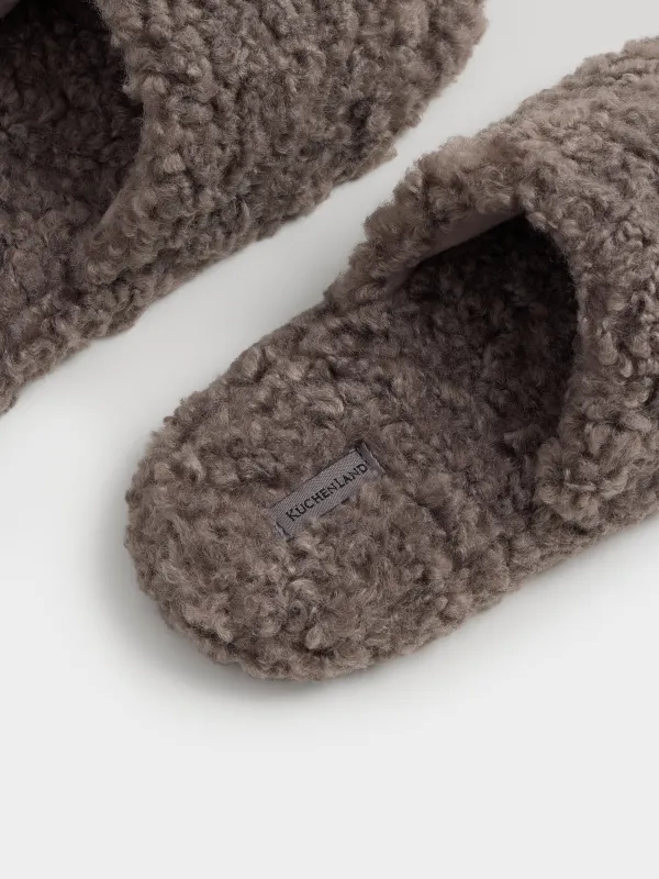 Тапочки открытые из кудрявого экомеха, Comfy plush, image-5