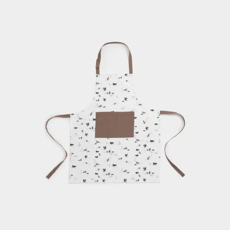 Фартук, молочный, Ducks in pond