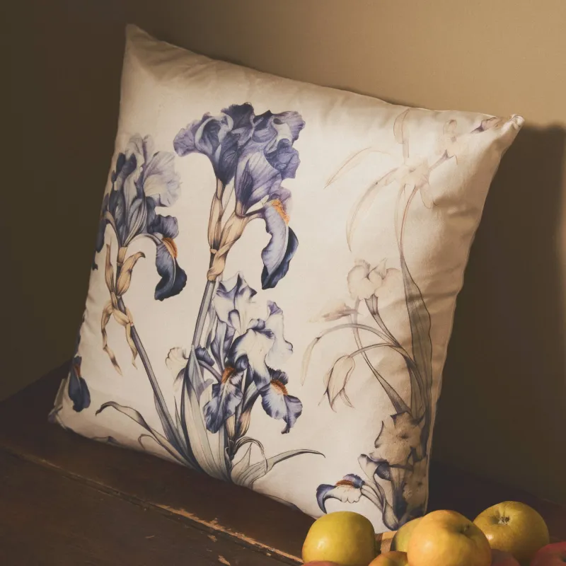 Подушка декоративная, 45х45 см, вельвет, молочная, Ирисы, Iris garden